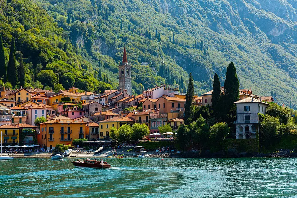 Varenna_Como_lake_district_lake_village_Italy copia