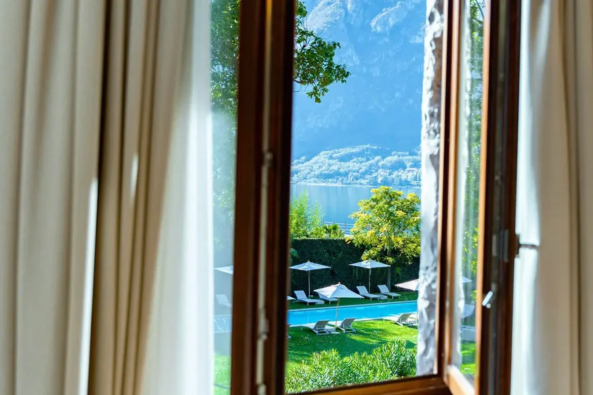 soggiorno_lusso_5stelle_vista_lago_como_suite_soggiorno_relax