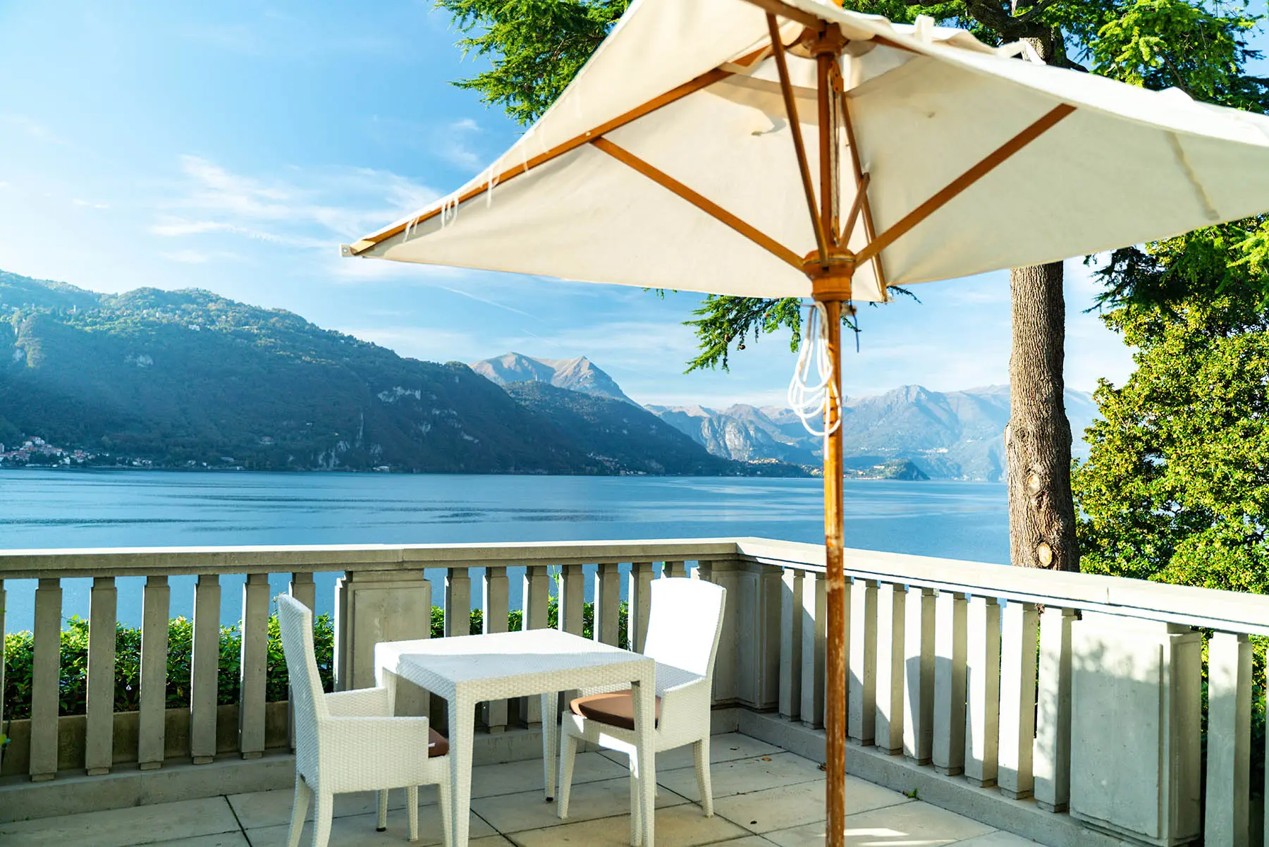 vista_lago_terrazza_villa_lario_resort_italia_lusso_luxury_hotel_summer_holiday_varenna