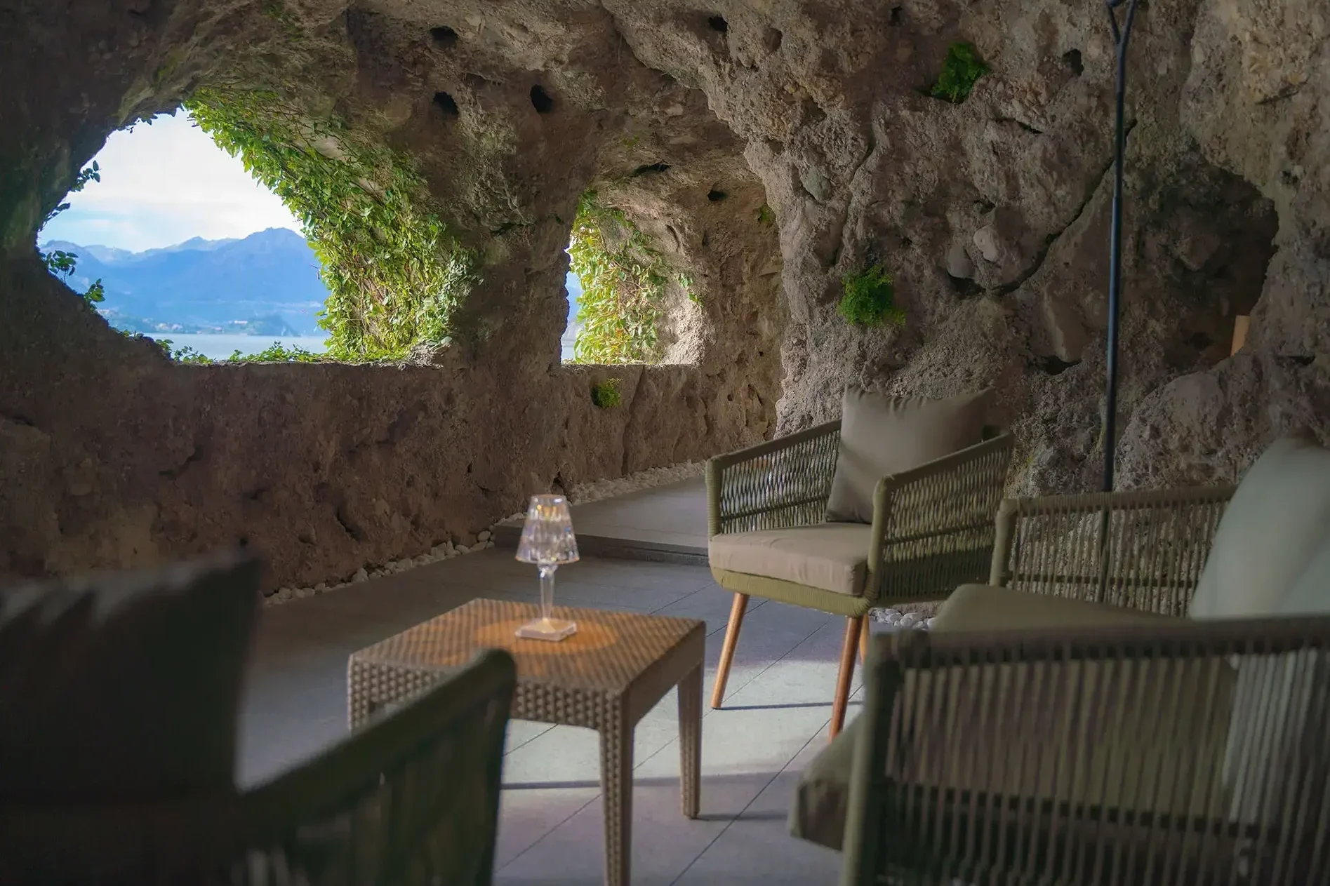 suite_in_grotta_salotto_privato_luxury_stay_lake_como copia