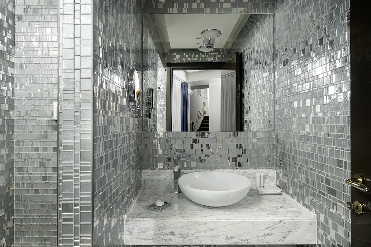 breva_suite_bathroom_villa_lario_resort_como_lake_design