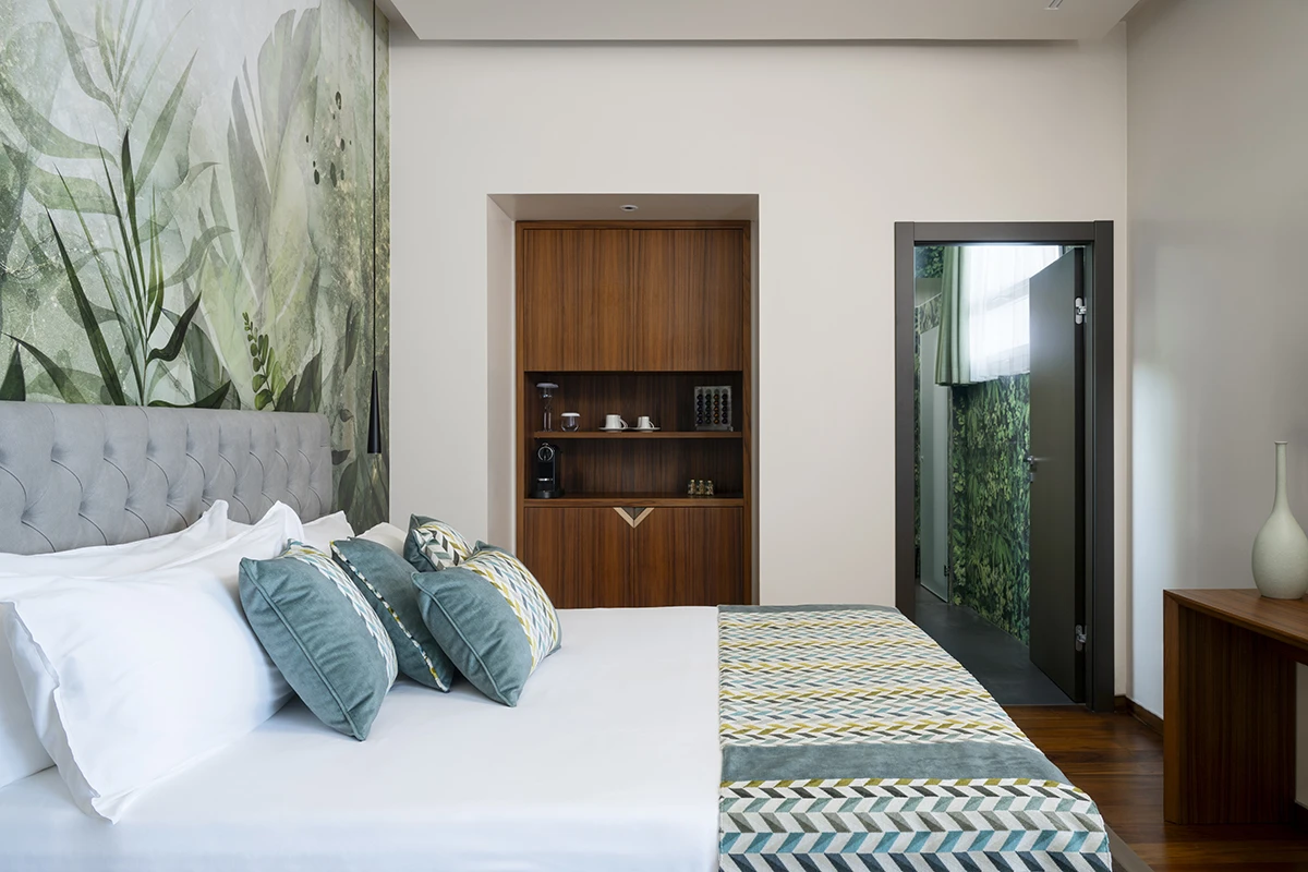 grigna_suite_villa_lario_resort_como_lake_bedroom