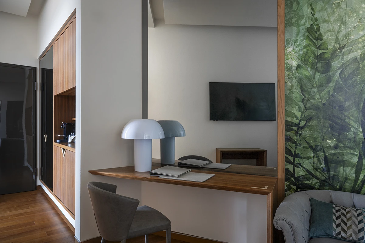 meria_suite_villa_lario_resort_view_como_lake_design