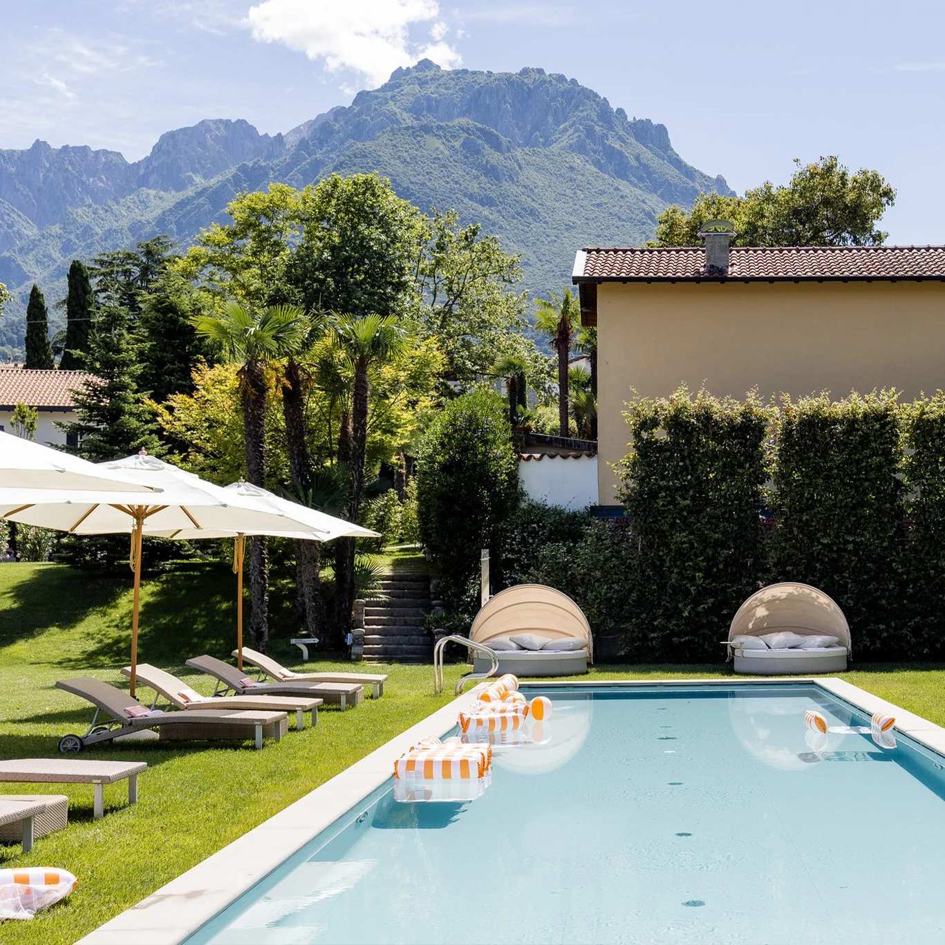 pool_party_brunch_luxury_como_lake_view