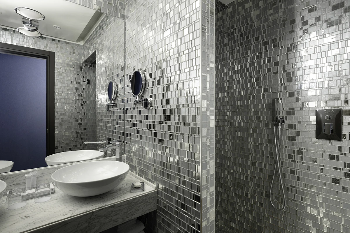 tivano_suite_bathroom_villa_lario_resort_como_lake_design