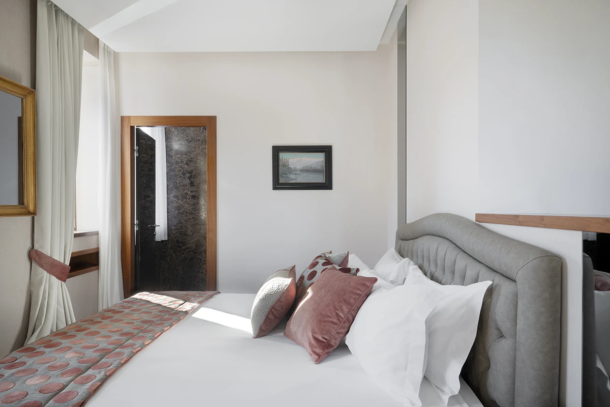 dervio_suite_villa_lario_resort_luxury_bed