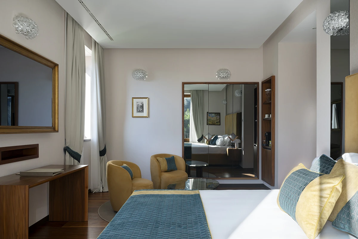 mandello_suite_living_overview_villa_lario_resort_como_lake