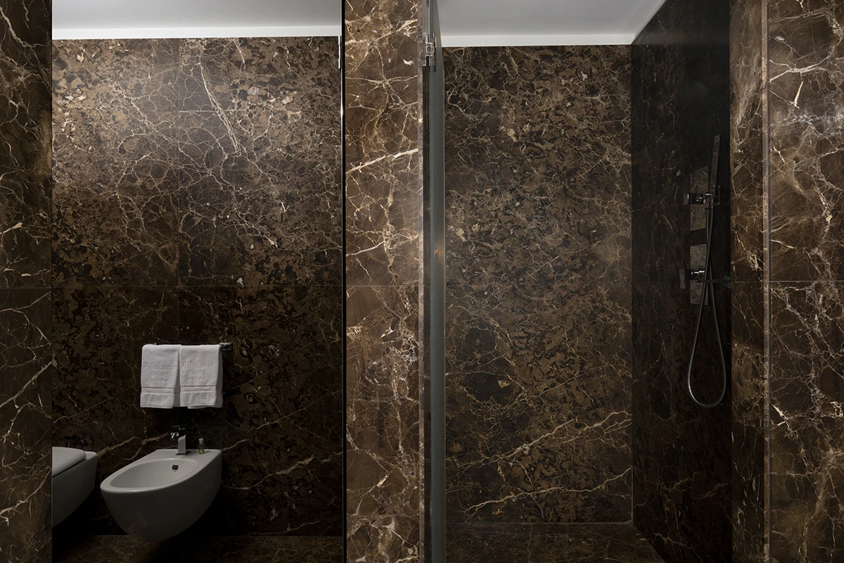 mandello_suite_villa_lario_resort_como_lake_bathroom