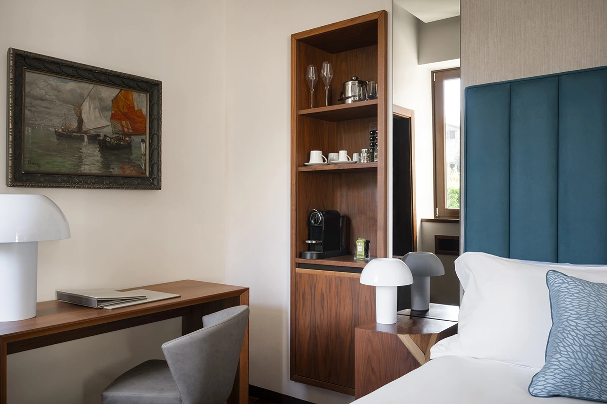 oliveto_suite_villa_lario_resort_luxury_attire
