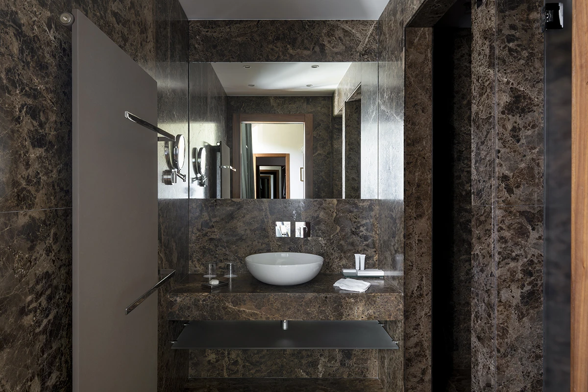 oliveto_suite_villa_lario_resort_luxury_bathroom