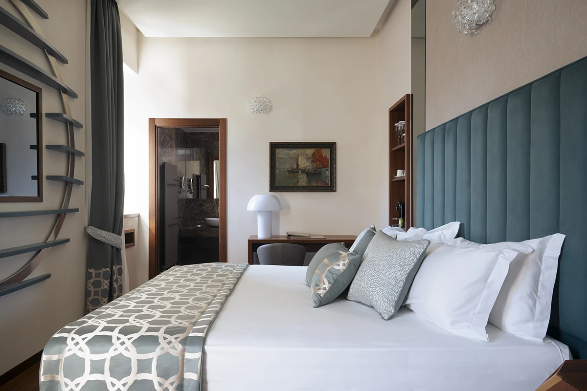 oliveto_suite_villa_lario_resort_luxury_room_overview