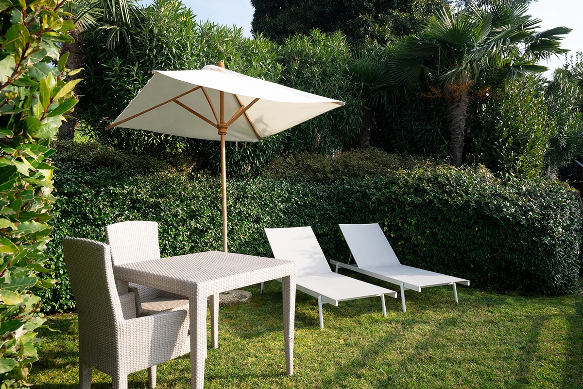 sunbeds_garden_villa_lario_resorts_como_lake