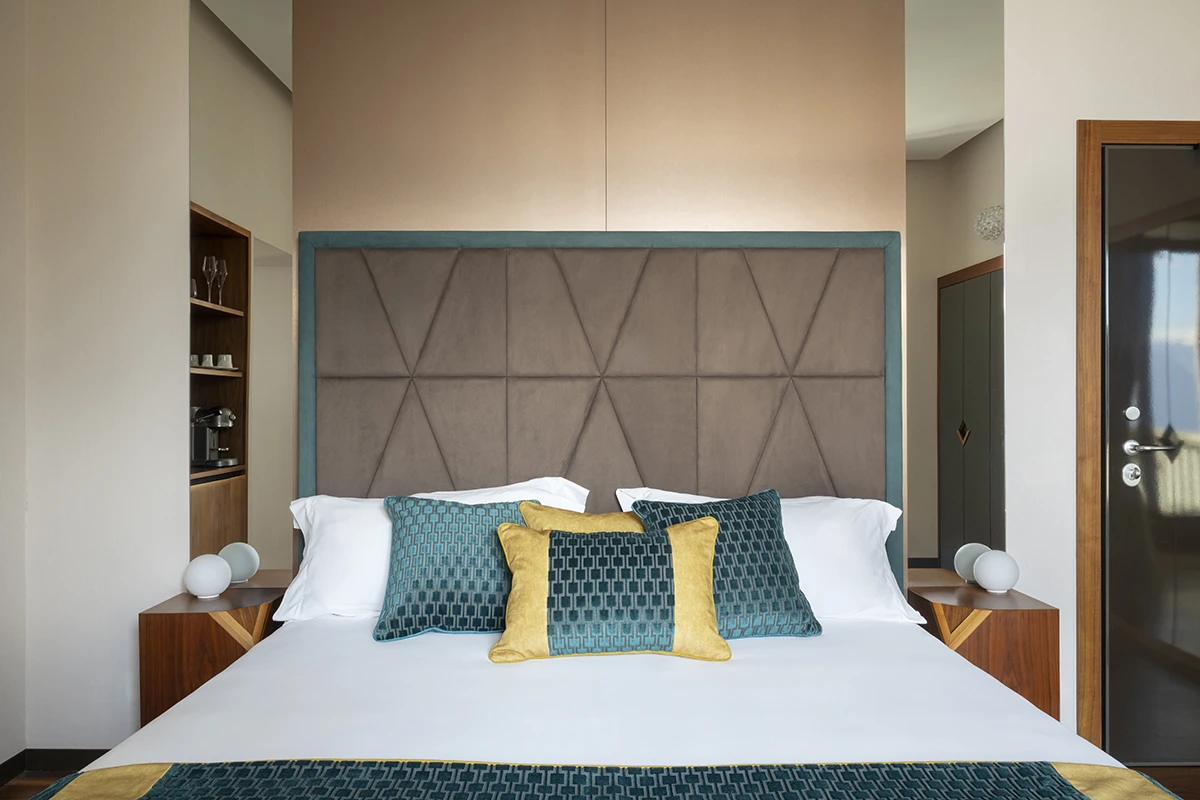 varenna_suite_villa_lario_resort_luxury_bedroom